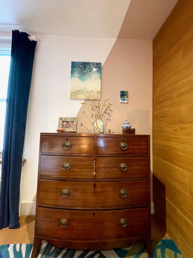 Stylish 2-bedroom Townhouse Next To Station Hove